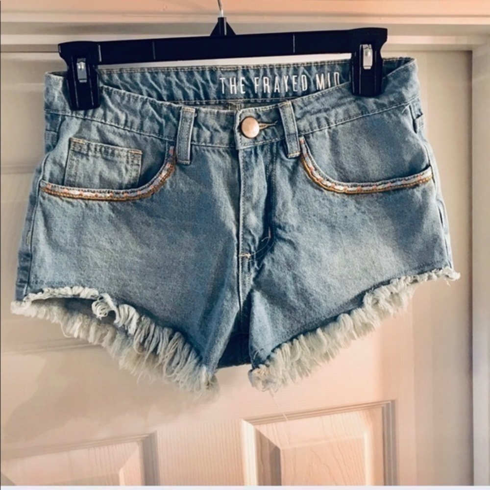 Cotton On Festival  mid rise frayed shorts